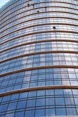 Modern bina. Camdan yapılmış modern ofis binası.