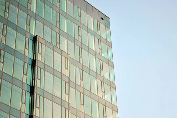 Edifício moderno.Edifício de escritório moderno com fachada de vidro — Fotografia de Stock