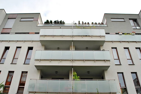 Moderno, edificio de apartamentos de lujo . —  Fotos de Stock