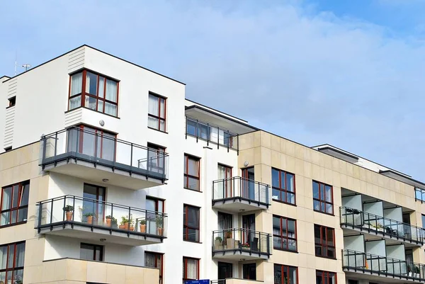 Modern, lüks apartman binası..