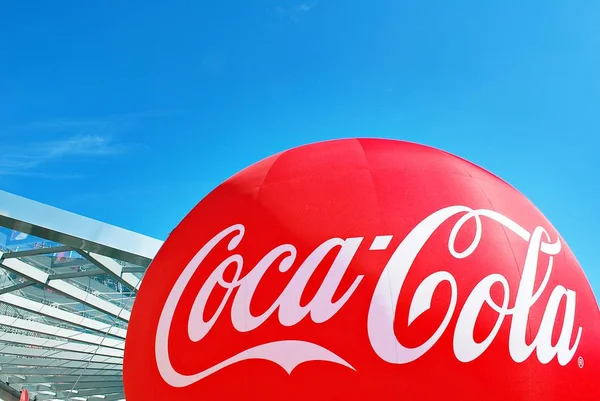 Coca cola reklám léggömb — Stock Fotó