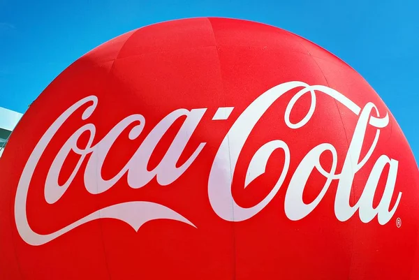 Coca cola reklám léggömb — Stock Fotó