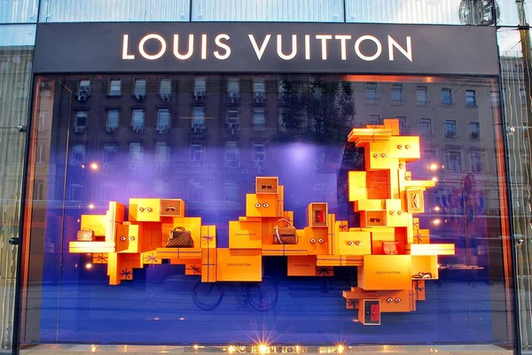 Louis Vuitton tienda en el centro comercial Vitkac — Foto de Stock