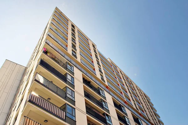 Modern, lüks apartman binası..