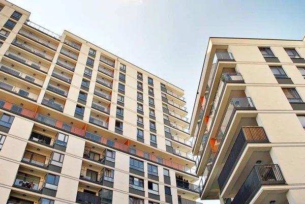 Modern, lüks apartman binası..