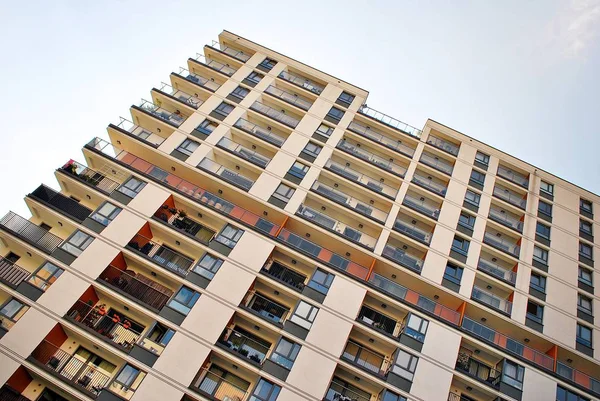 Modern, lüks apartman binası..