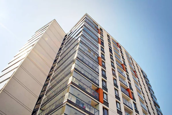 Modern, lüks apartman binası..