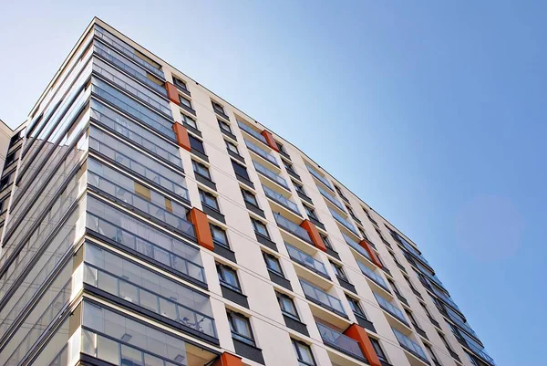 Modern, lüks apartman binası..