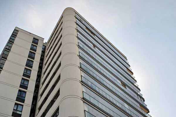 Modern, lüks apartman binası..