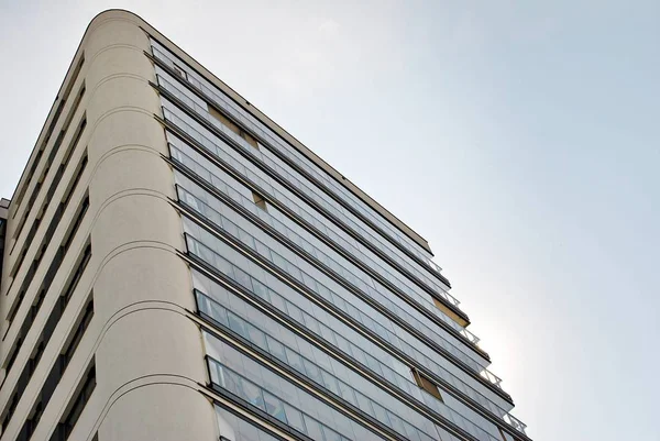 Modern, lüks apartman binası..