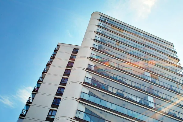 Modern, lüks apartman binası..