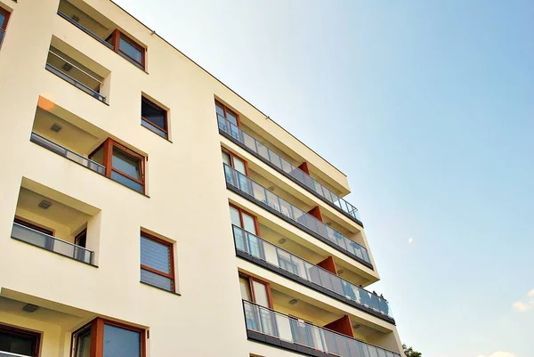 Modern, lüks apartman binası..