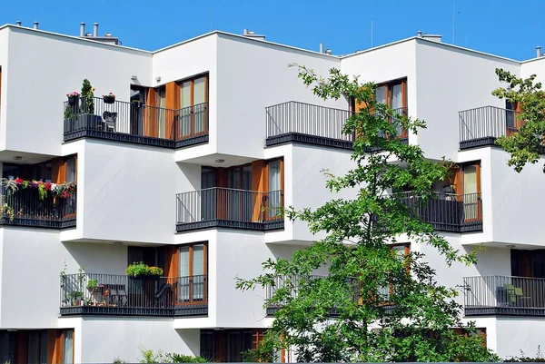 Modern, lüks apartman binası..