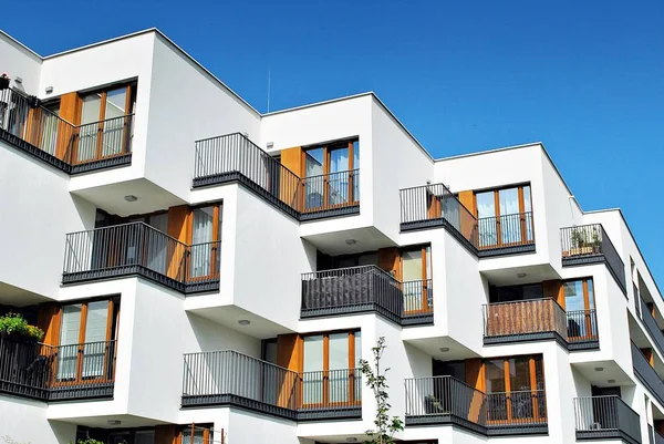 Modern, lüks apartman binası..