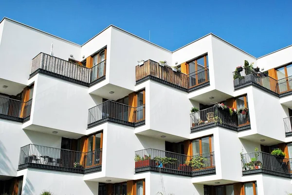 Modern, lüks apartman binası..