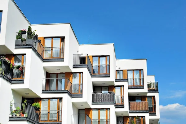 Modern, lüks apartman binası..