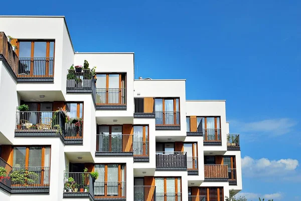 Modern, lüks apartman binası..