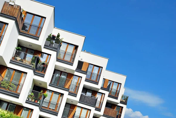 Modern, lüks apartman binası..