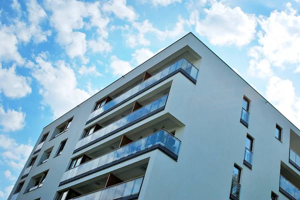 Modern, lüks apartman binası..