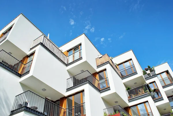 Modern, lüks apartman binası..