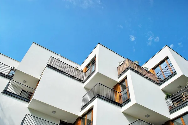 Modern, lüks apartman binası..