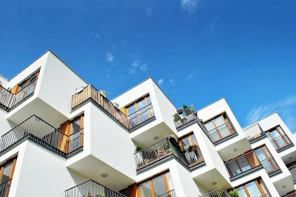 Modern, lüks apartman binası..