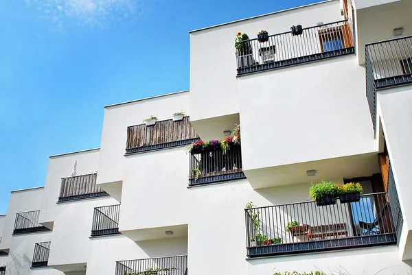 Modern, lüks apartman binası..