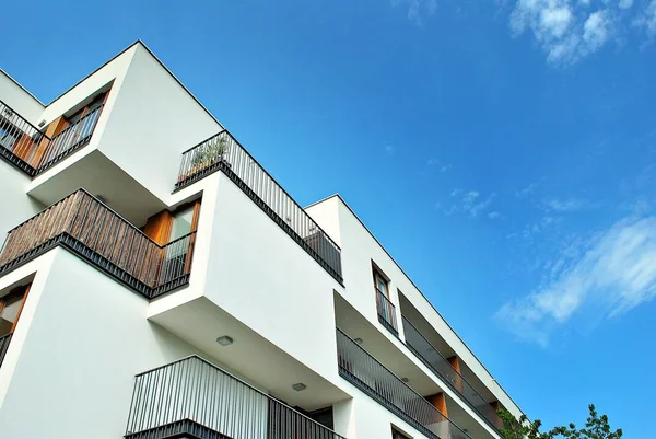 Modern, lüks apartman binası..