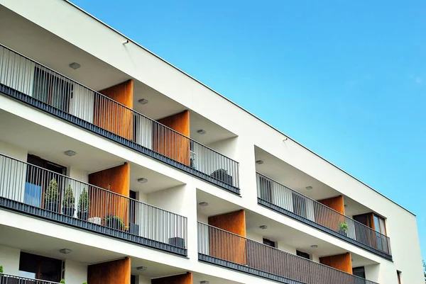 Modern, lüks apartman binası..