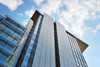Modern ofis binası. Modern binanın mimari detaylar.