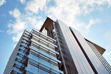 Modern ofis binası. Modern binanın mimari detaylar.