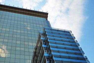 Modern ofis binası. Modern binanın mimari detaylar.