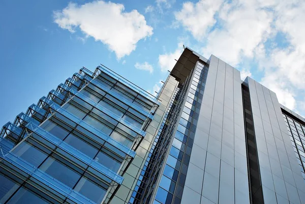 Modern ofis binası. Modern binanın mimari detaylar.