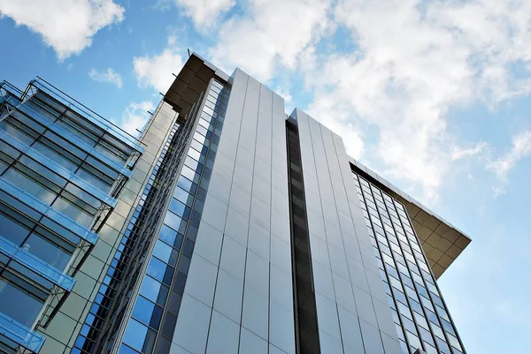 Modern ofis binası. Modern binanın mimari detaylar.