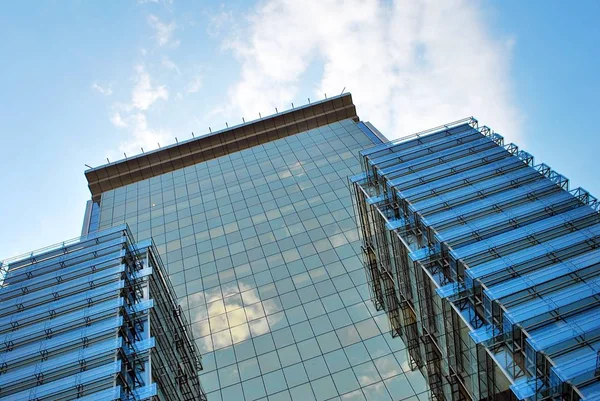 Modern ofis binası. Modern binanın mimari detaylar.