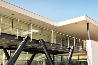 Modern ofis binası. Modern binanın mimari detaylar