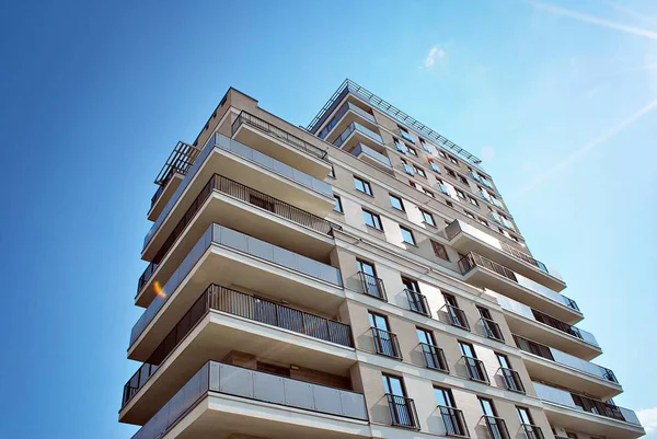 Modern, lüks apartman binası..