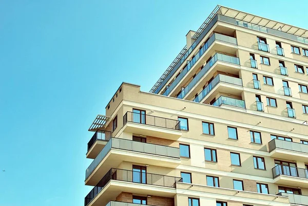 Modern, lüks apartman binası..