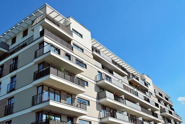 Modern, lüks apartman binası..