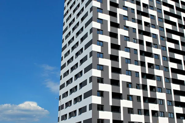 Modernes, luxuriöses Mehrfamilienhaus. — Stockfoto