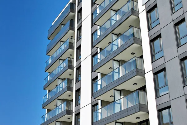 Moderno, edificio de apartamentos de lujo . — Foto de Stock