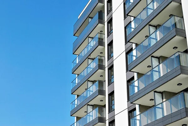 Modern, lüks apartman binası..