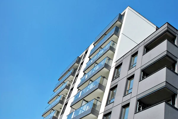 Modern, lüks apartman binası..