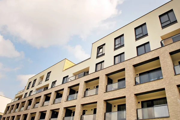 Modern, lüks apartman binası..