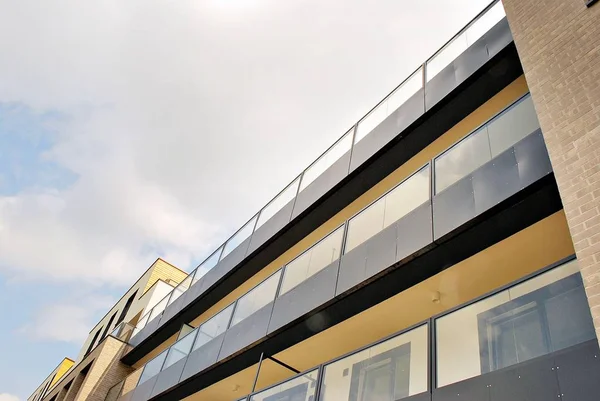 Modern, lüks apartman binası..