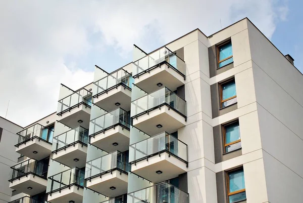 Modern, lüks apartman binası..