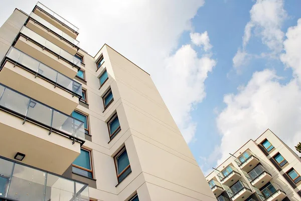 Modern, lüks apartman binası..