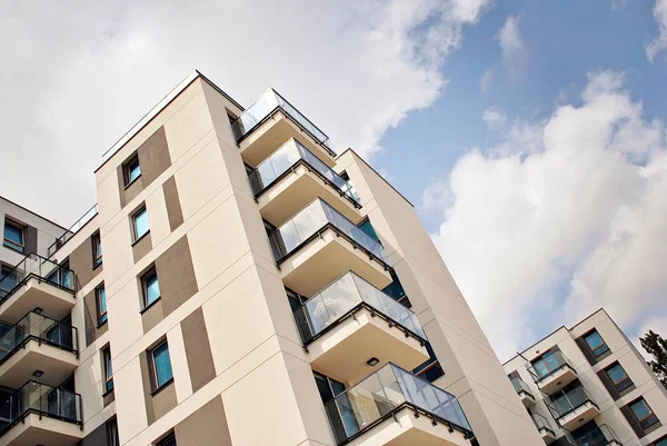 Modern, lüks apartman binası..