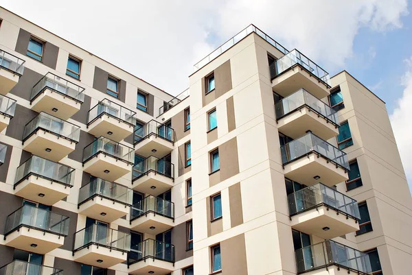 Modern, lüks apartman binası..