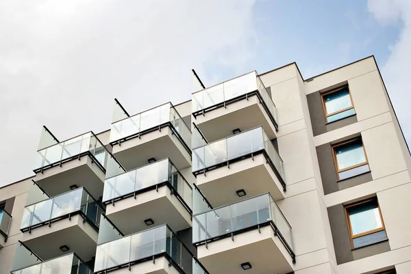 Modern, lüks apartman binası..